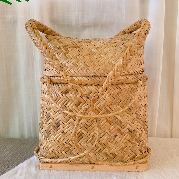 Vintage Handbags - Vintage Wicker Backpack/ Picnic Basket